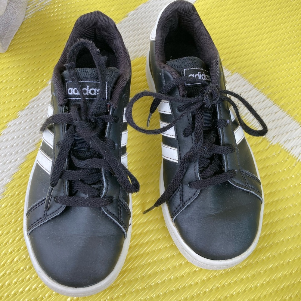 adidas Kids Grand Court 2.0 Tennis Shoe/ like New